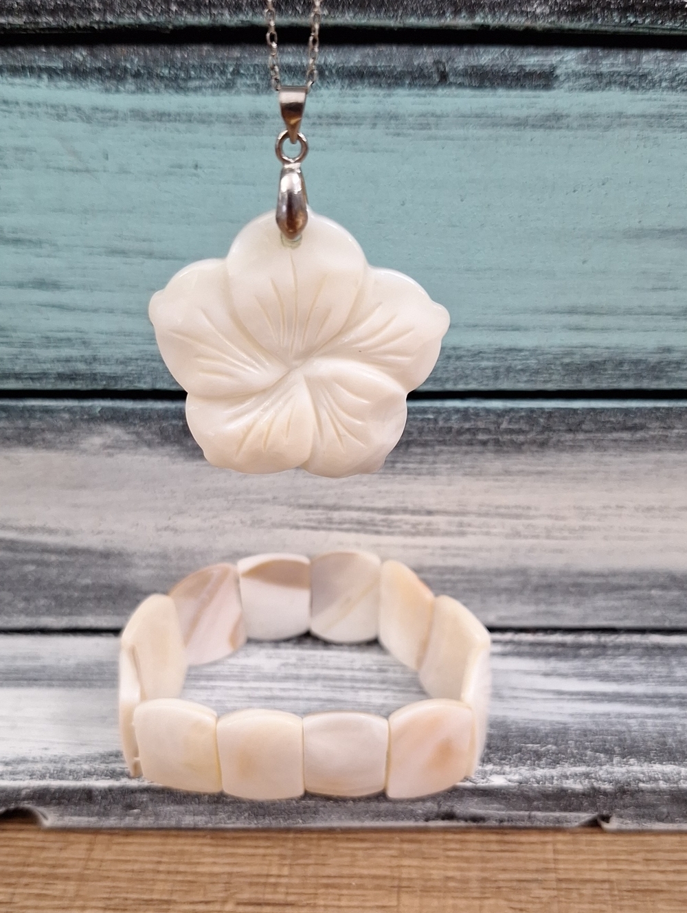 #ZZZ--06 Natural Vintage mother Of Pear Pendant and Stretch Bracelet Set - Picture 2 of 5